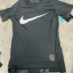 Nike Boy's Short Sleeve Amplia Tu Conciencia 726462-010 Sizes : S & M & L